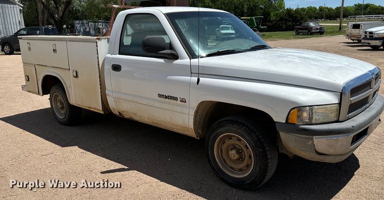 image for item NL9810 2001 Dodge Ram 1500 utility bed pickup truck