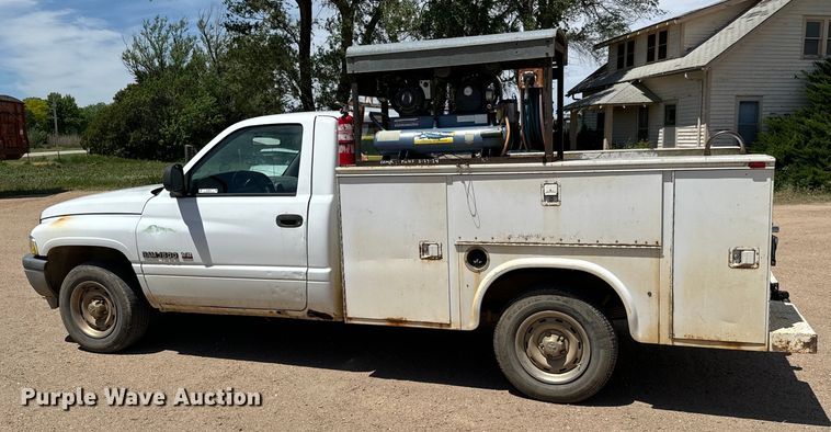 image for item NL9810 2001 Dodge Ram 1500 utility bed pickup truck