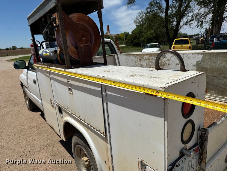 image for item NL9810 2001 Dodge Ram 1500 utility bed pickup truck