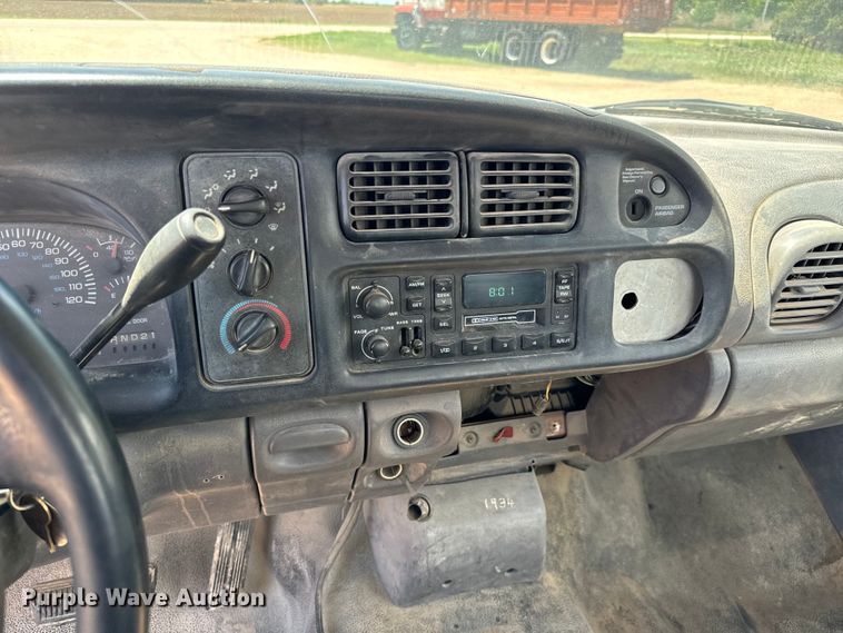 image for item NL9810 2001 Dodge Ram 1500 utility bed pickup truck