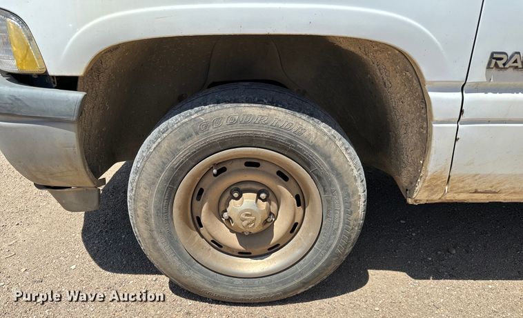 image for item NL9810 2001 Dodge Ram 1500 utility bed pickup truck