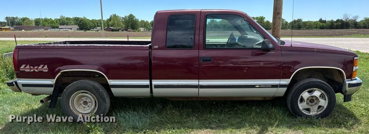 image for item NL9812 1995 Chevrolet  Silverado K1500 Ext. Cab pickup truck