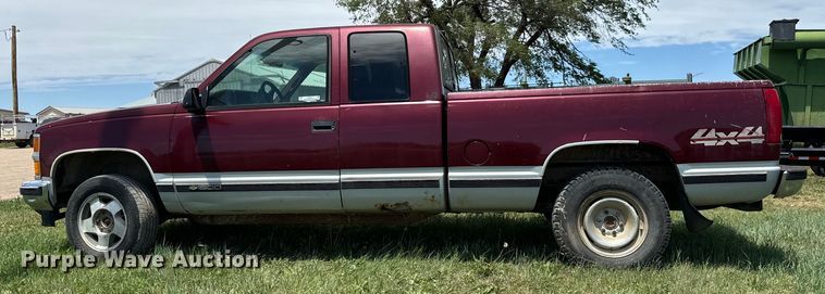 image for item NL9812 1995 Chevrolet  Silverado K1500 Ext. Cab pickup truck