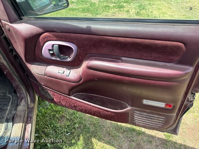 image for item NL9812 1995 Chevrolet  Silverado K1500 Ext. Cab pickup truck