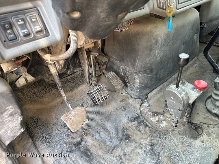 image for item NL9833 2007 International DuraStar 4300 SBA dump flatbed truck