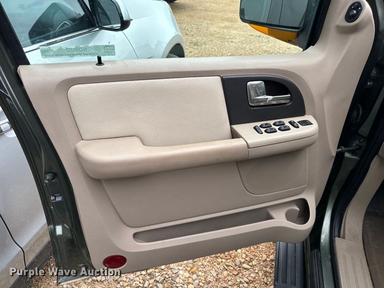 image for item NQ9552 2003 Ford Expedition Eddie Bauer SUV