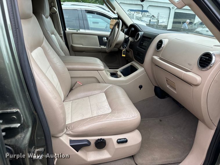 image for item NQ9552 2003 Ford Expedition Eddie Bauer SUV
