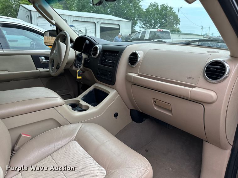 image for item NQ9552 2003 Ford Expedition Eddie Bauer SUV