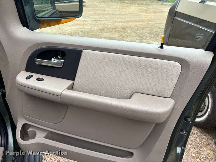 image for item NQ9552 2003 Ford Expedition Eddie Bauer SUV