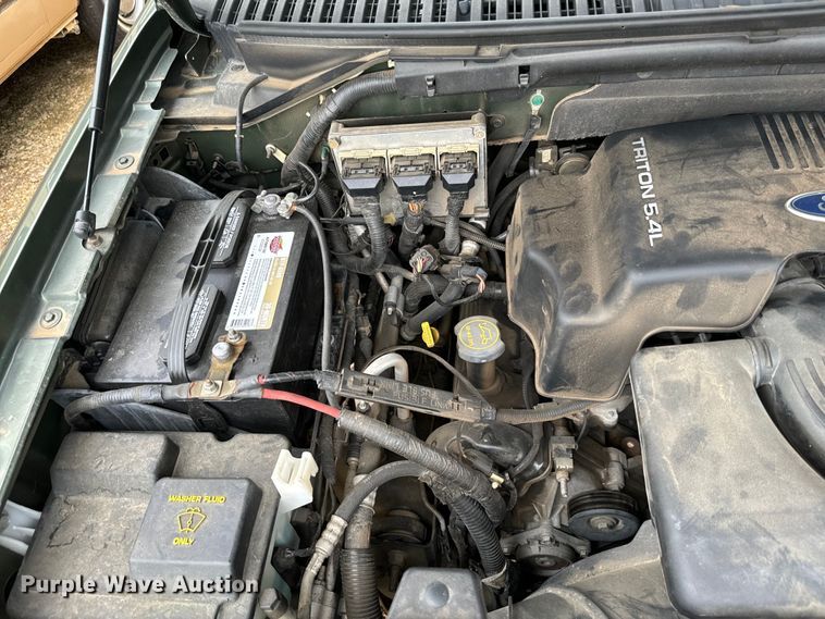 image for item NQ9552 2003 Ford Expedition Eddie Bauer SUV