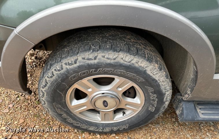 image for item NQ9552 2003 Ford Expedition Eddie Bauer SUV