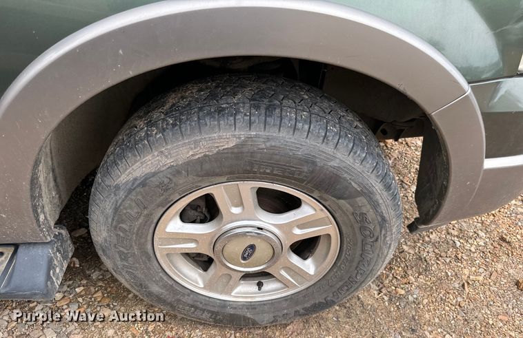 image for item NQ9552 2003 Ford Expedition Eddie Bauer SUV