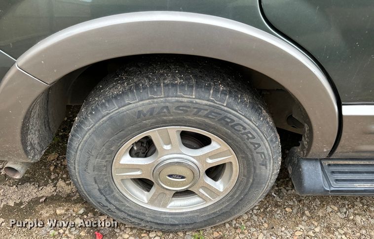 image for item NQ9552 2003 Ford Expedition Eddie Bauer SUV