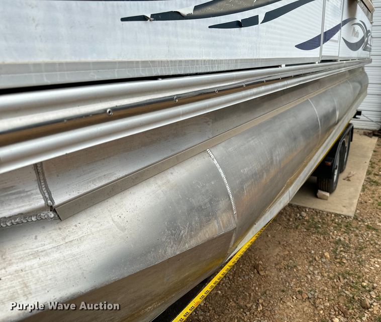 image for item NQ9553 2009 Manitou Osprey pontoon boat