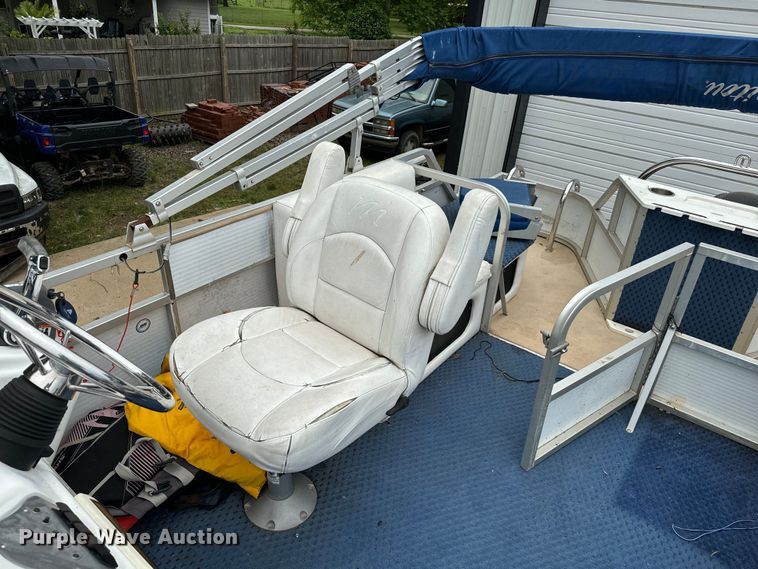 image for item NQ9553 2009 Manitou Osprey pontoon boat