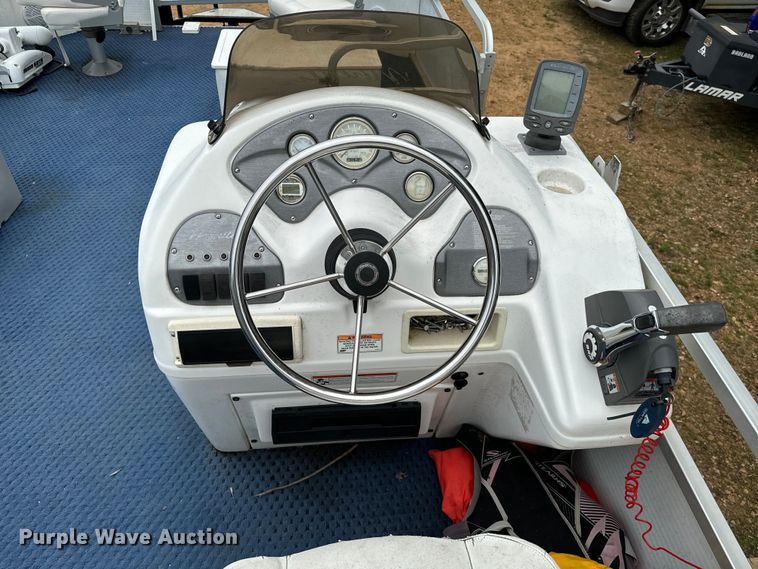 image for item NQ9553 2009 Manitou Osprey pontoon boat