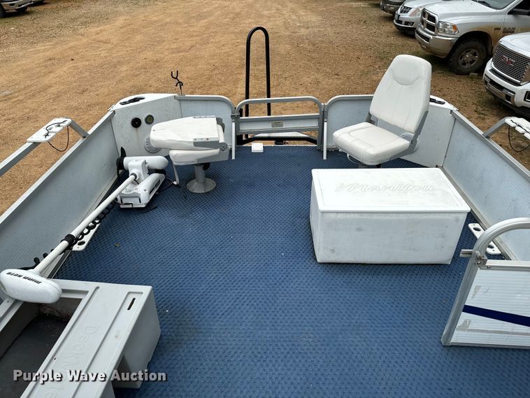 image for item NQ9553 2009 Manitou Osprey pontoon boat