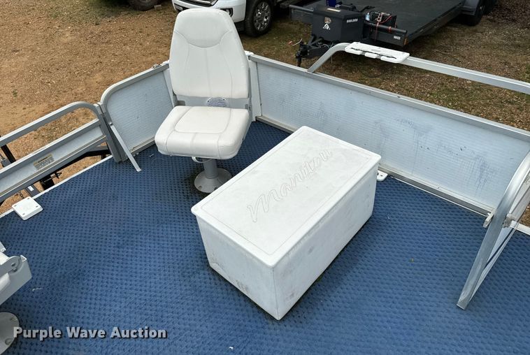 image for item NQ9553 2009 Manitou Osprey pontoon boat