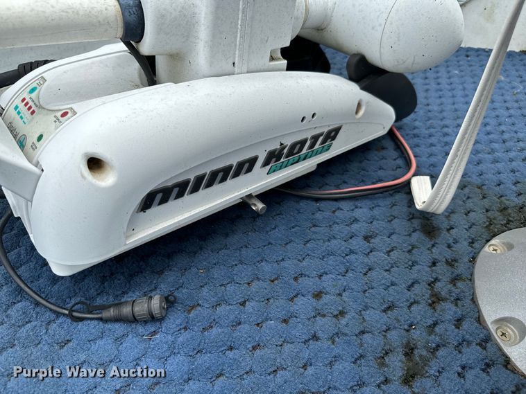 image for item NQ9553 2009 Manitou Osprey pontoon boat