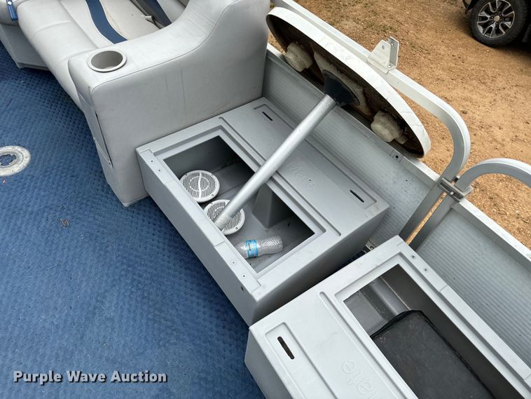 image for item NQ9553 2009 Manitou Osprey pontoon boat