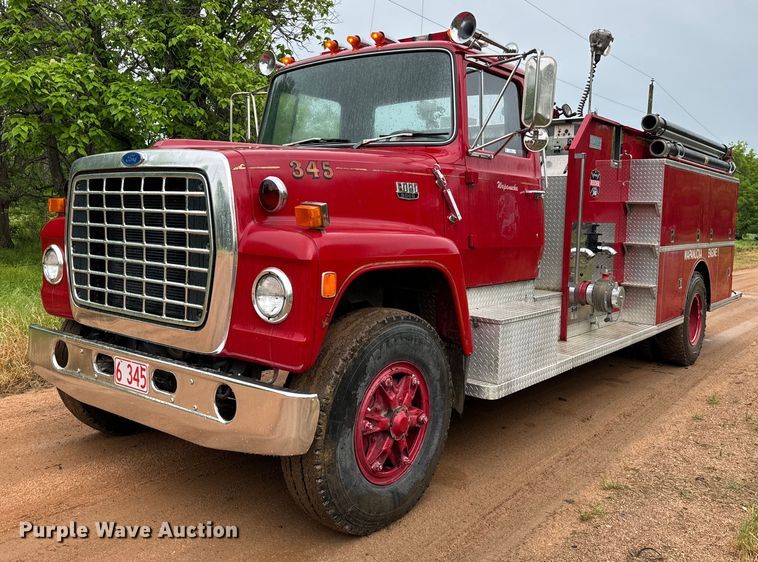 image for item NQ9555 1986 Ford L9000 pumper fire truck