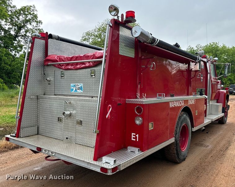 image for item NQ9555 1986 Ford L9000 pumper fire truck
