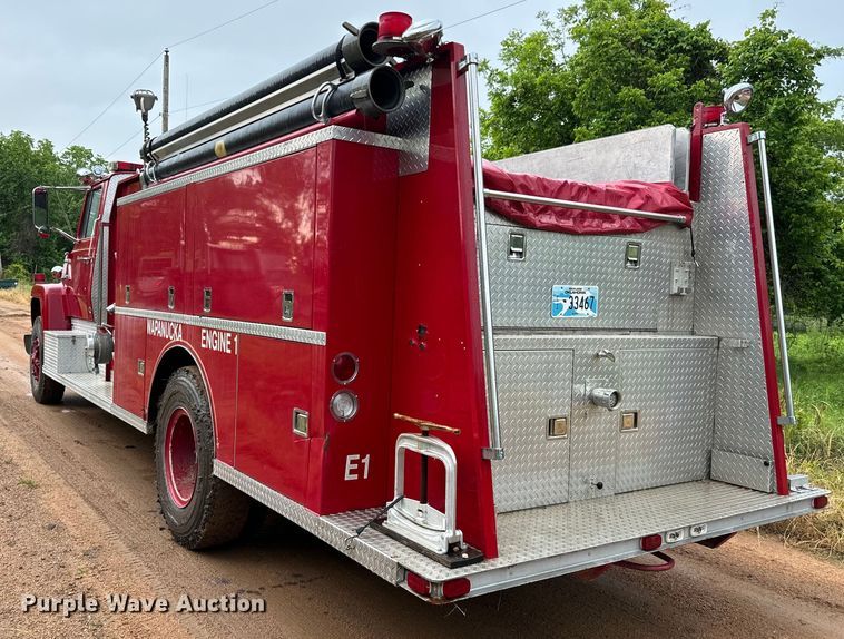 image for item NQ9555 1986 Ford L9000 pumper fire truck