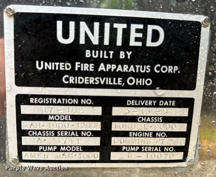 image for item NQ9555 1986 Ford L9000 pumper fire truck