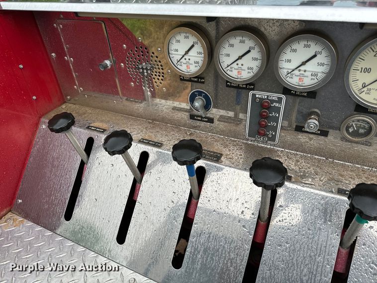 image for item NQ9555 1986 Ford L9000 pumper fire truck