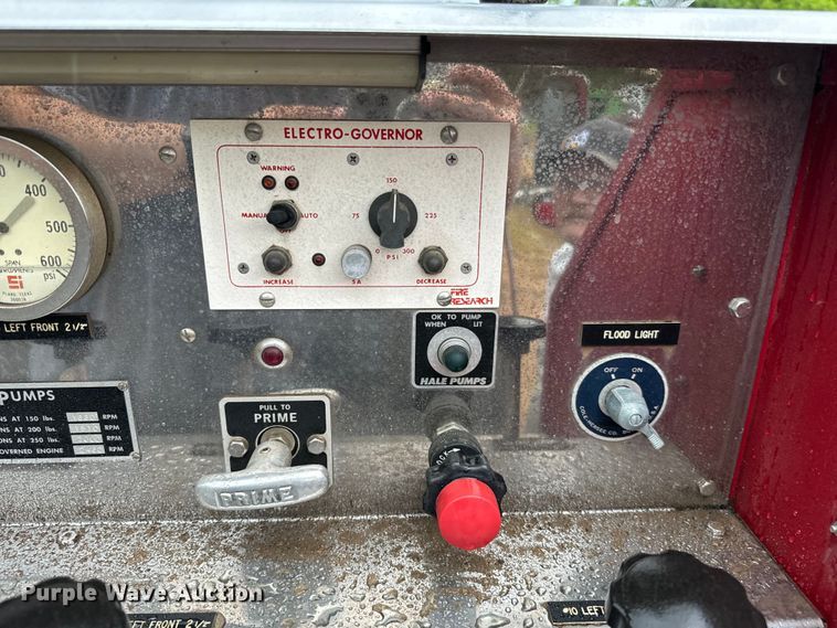 image for item NQ9555 1986 Ford L9000 pumper fire truck