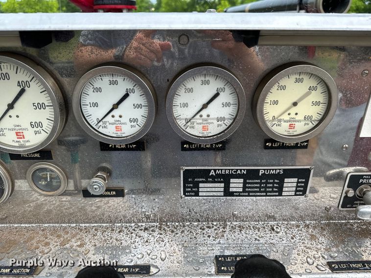image for item NQ9555 1986 Ford L9000 pumper fire truck