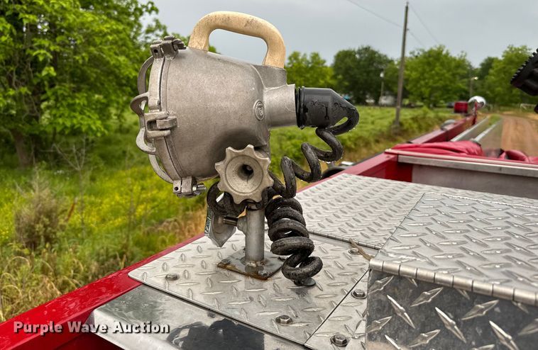 image for item NQ9555 1986 Ford L9000 pumper fire truck