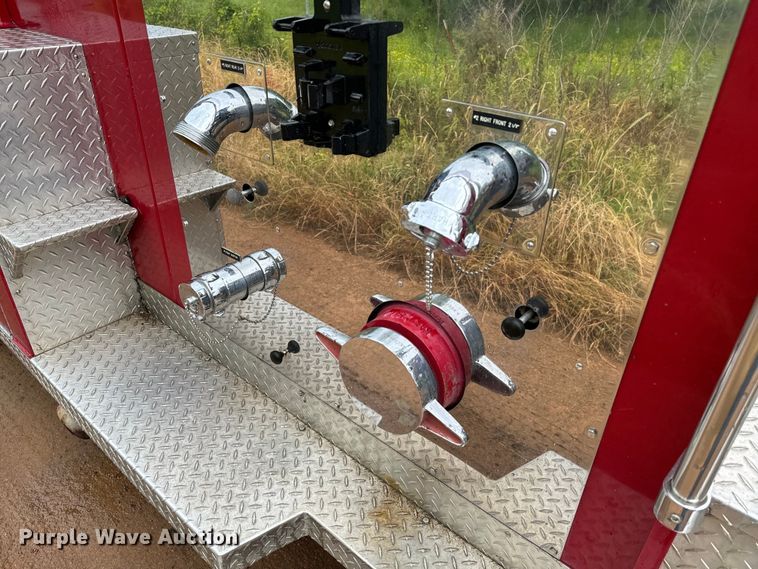 image for item NQ9555 1986 Ford L9000 pumper fire truck
