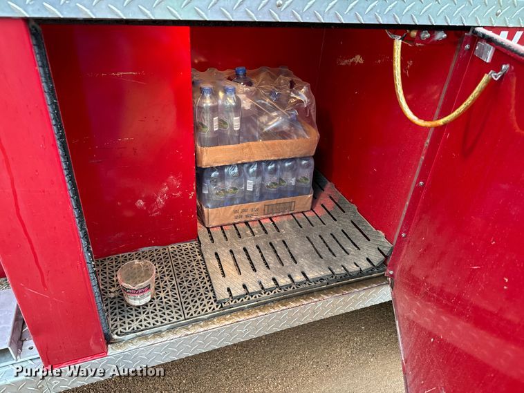 image for item NQ9555 1986 Ford L9000 pumper fire truck