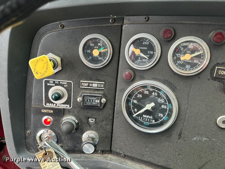 image for item NQ9555 1986 Ford L9000 pumper fire truck