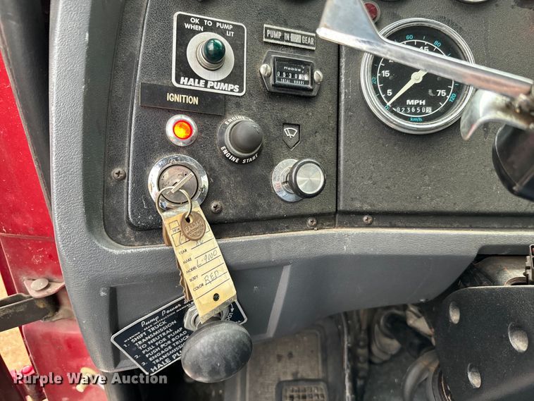image for item NQ9555 1986 Ford L9000 pumper fire truck