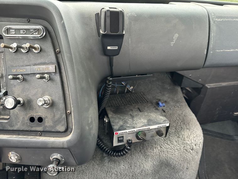 image for item NQ9555 1986 Ford L9000 pumper fire truck