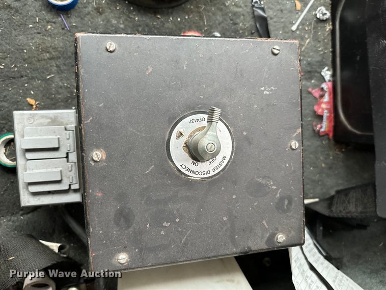image for item NQ9555 1986 Ford L9000 pumper fire truck