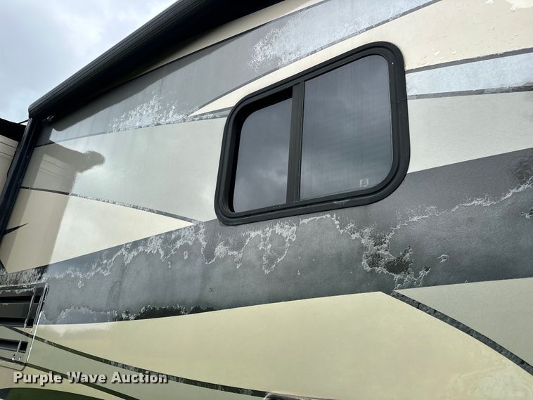 image for item NR9862 2005 Thor Industries  Tuscany RV