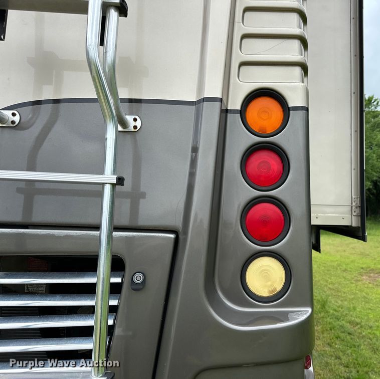 image for item NR9862 2005 Thor Industries  Tuscany RV