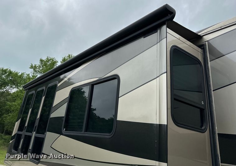 image for item NR9862 2005 Thor Industries  Tuscany RV