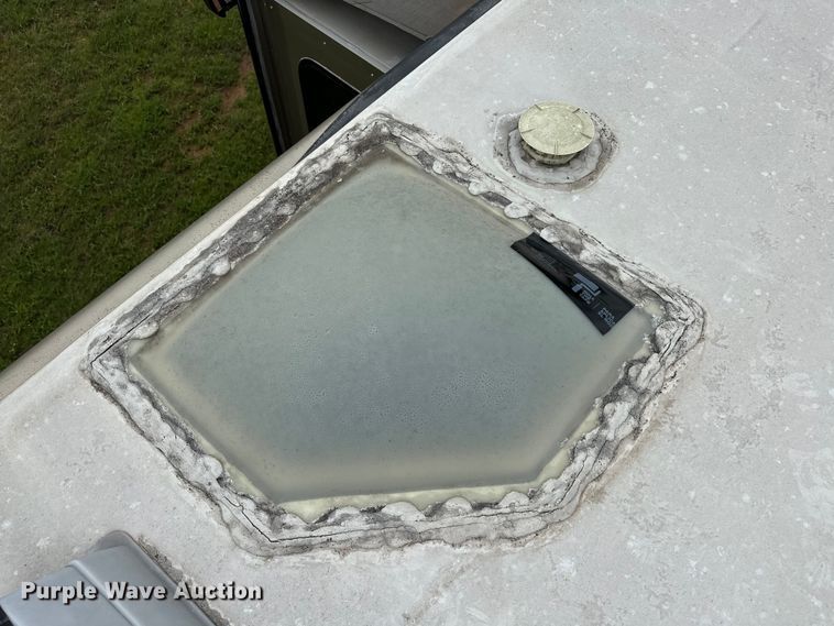 image for item NR9862 2005 Thor Industries  Tuscany RV