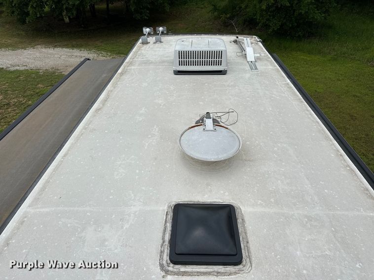 image for item NR9862 2005 Thor Industries  Tuscany RV