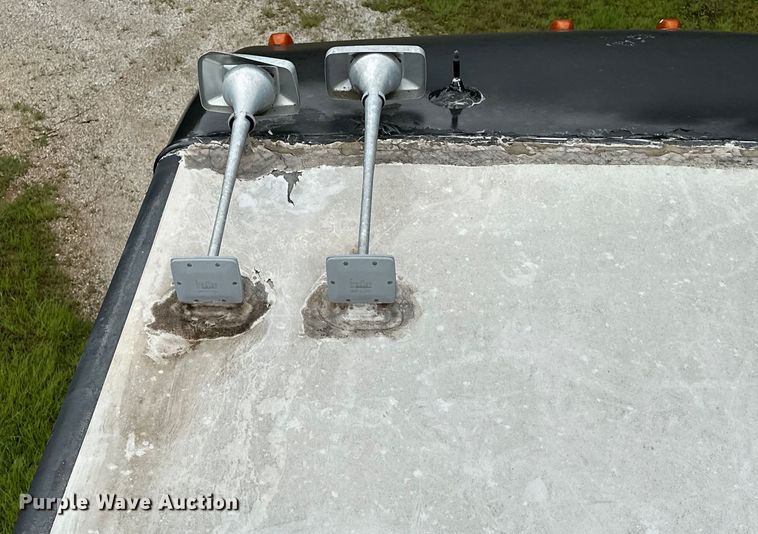 image for item NR9862 2005 Thor Industries  Tuscany RV