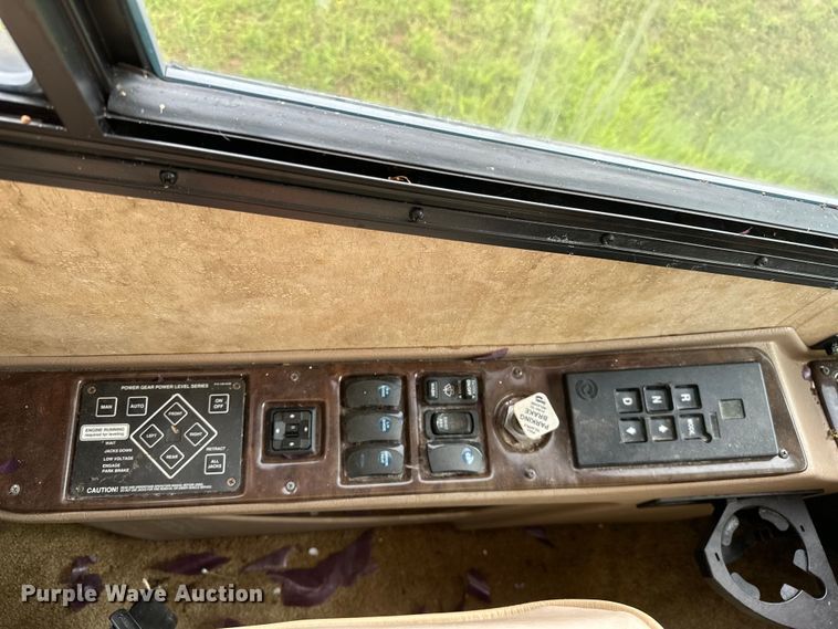 image for item NR9862 2005 Thor Industries  Tuscany RV