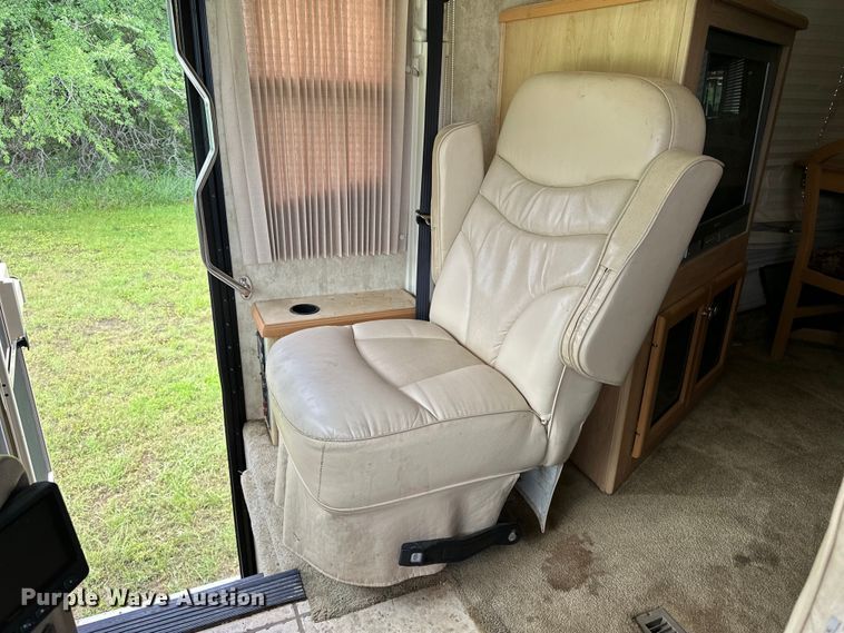 image for item NR9862 2005 Thor Industries  Tuscany RV