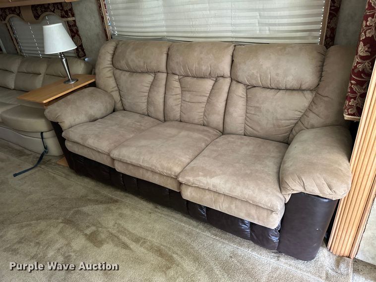 image for item NR9862 2005 Thor Industries  Tuscany RV