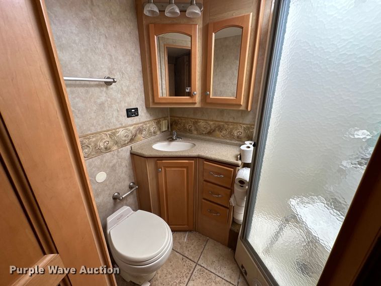 image for item NR9862 2005 Thor Industries  Tuscany RV