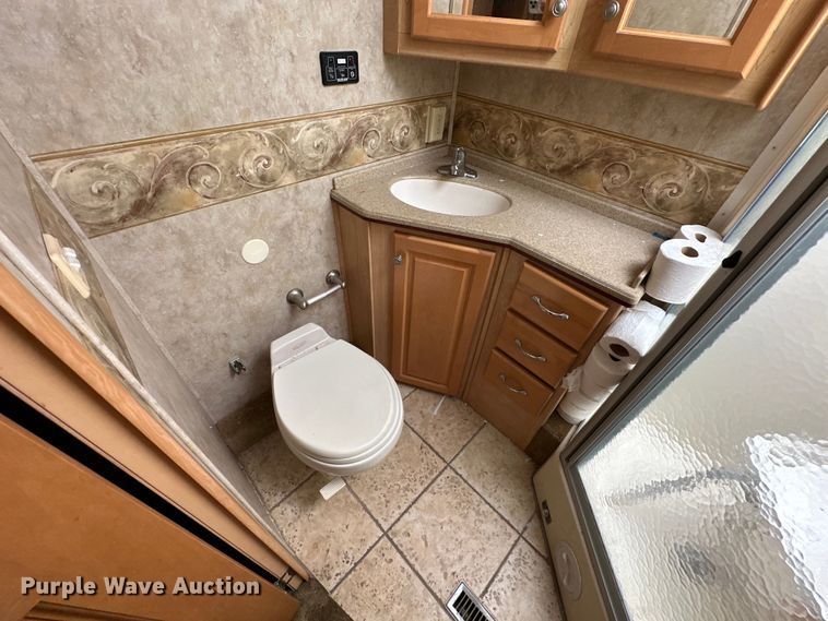 image for item NR9862 2005 Thor Industries  Tuscany RV