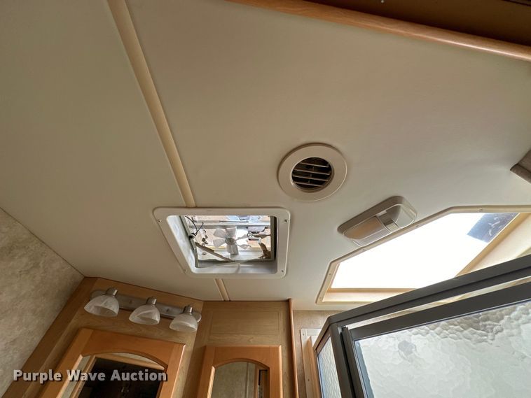 image for item NR9862 2005 Thor Industries  Tuscany RV